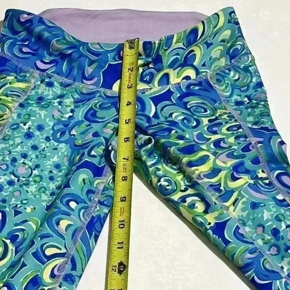 Lilly Pulitzer Luxletic Weekender Lilly’s Lagoon Capris Leggings Pants XS - Picture 5 of 11
